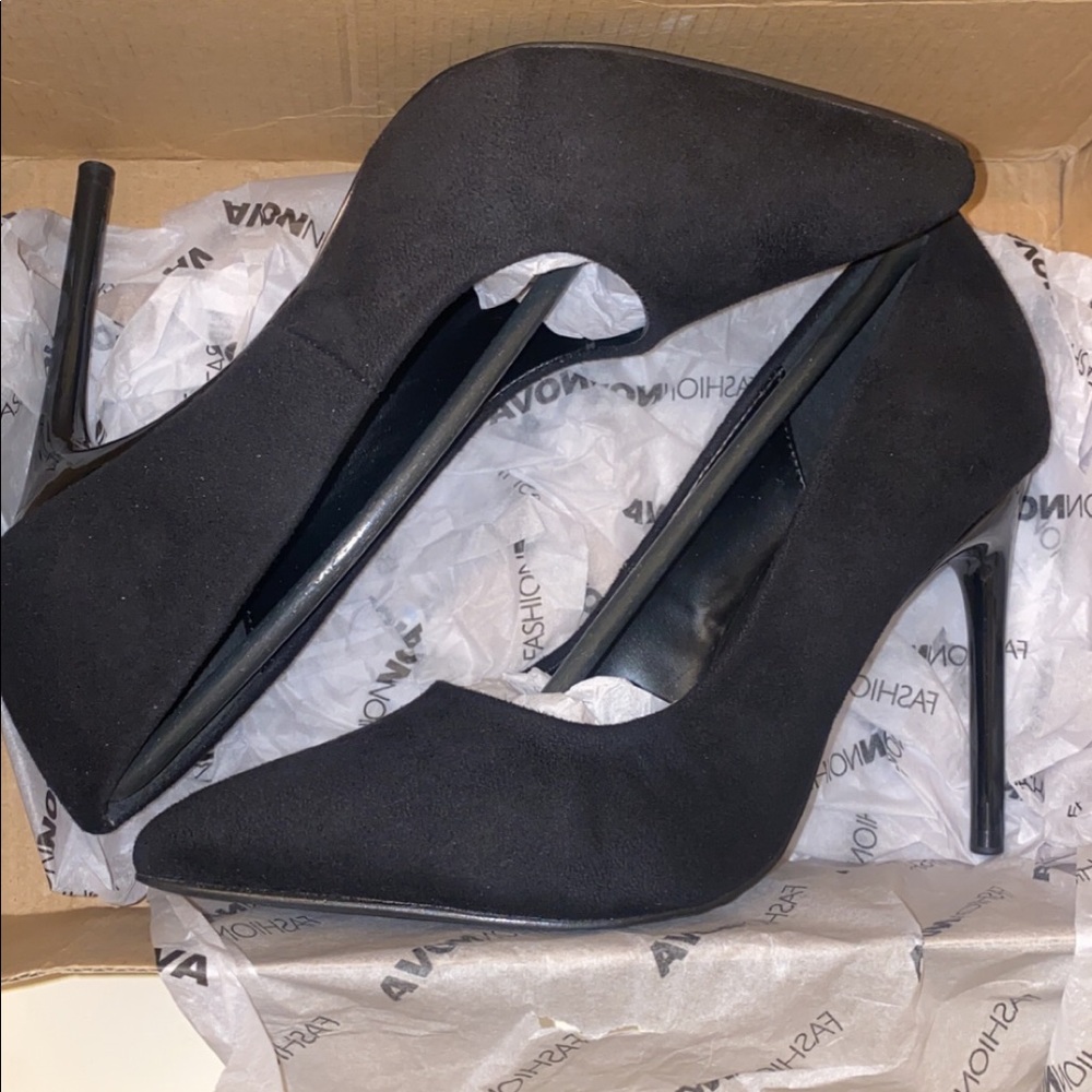 Fashionnova black “stay ready pumps” Style Tatiana. Size 7 never worn.